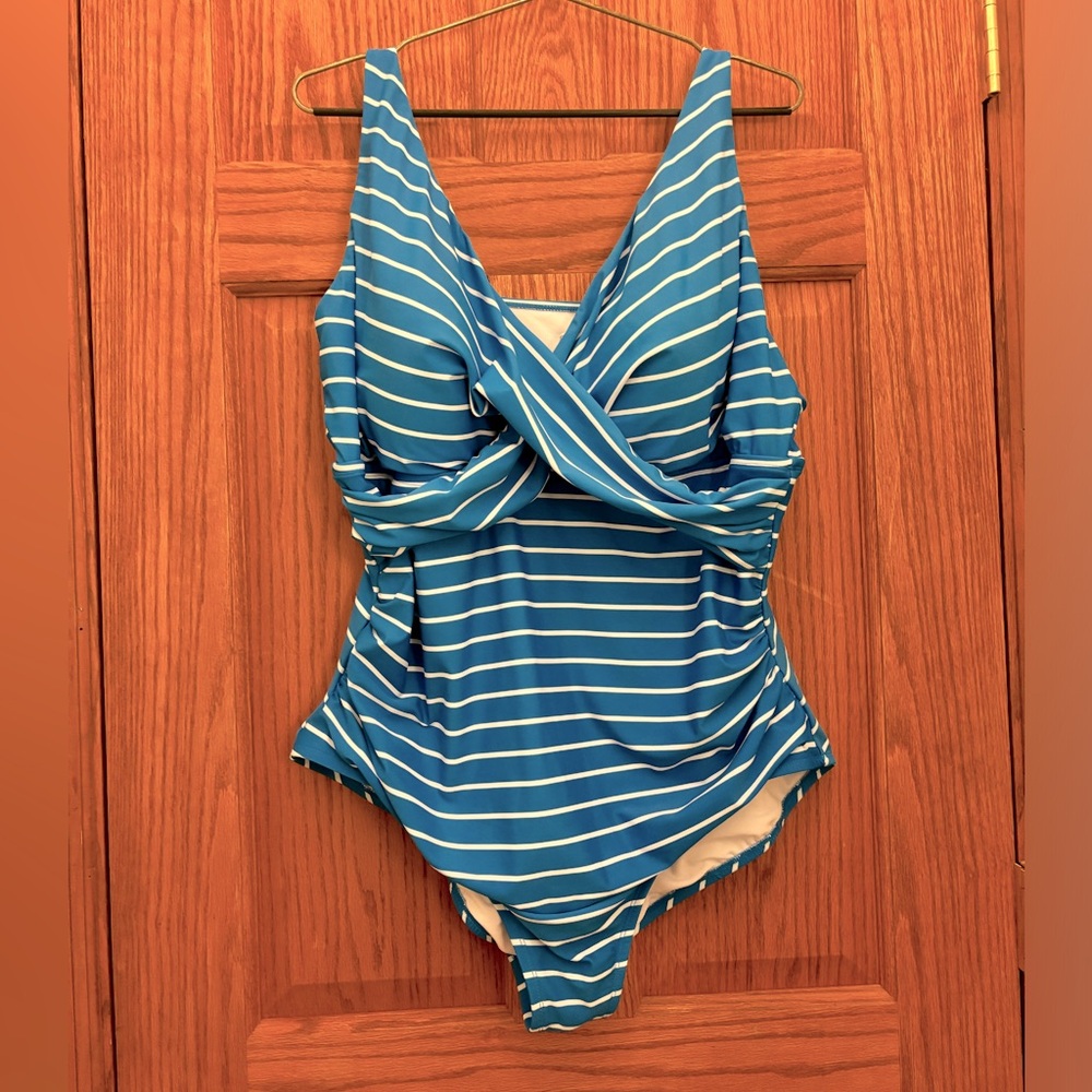 Bal Harbour Swim women’s wireless swimsuit size 24W Caribbean blue, gently used